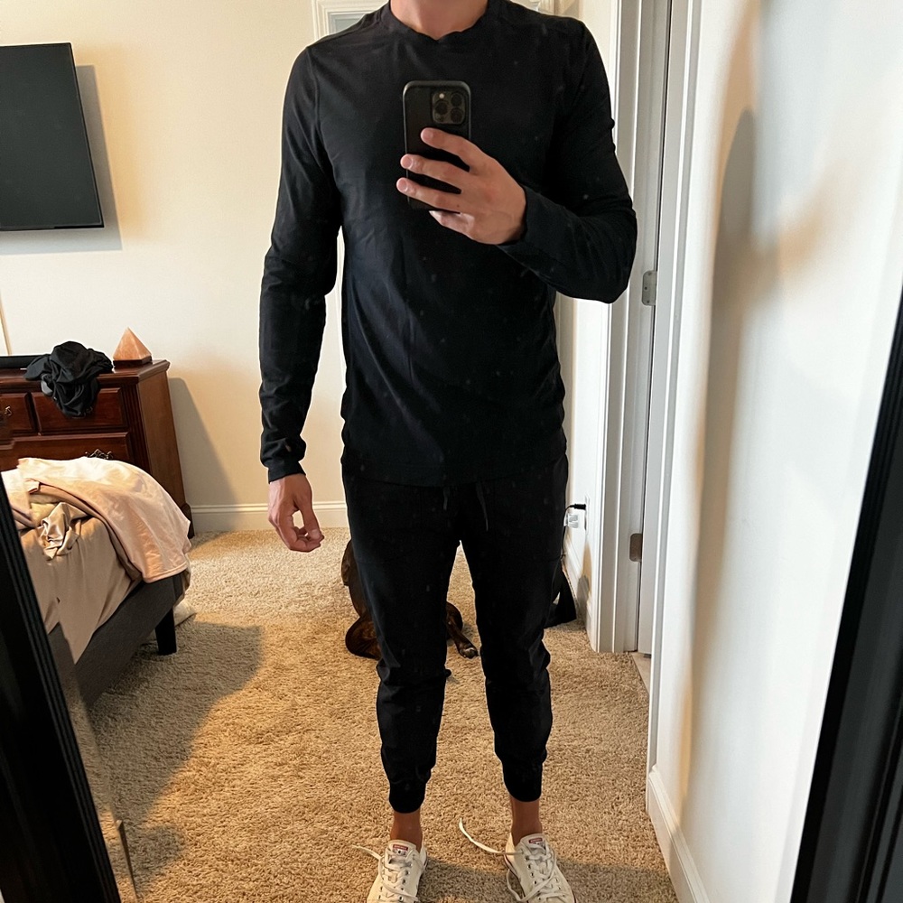 Lululemon long sleeve shirt. Large. Black.